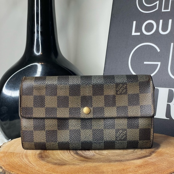 Louis Vuitton Damier Ebene Wallet. - Picture 1 of 12